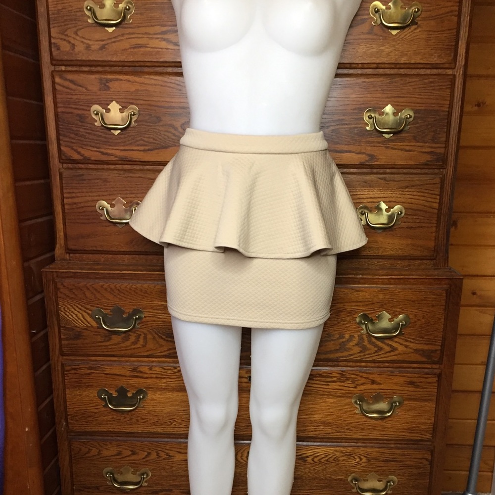 NWOT Forever 21 Peplum Mini Skirt